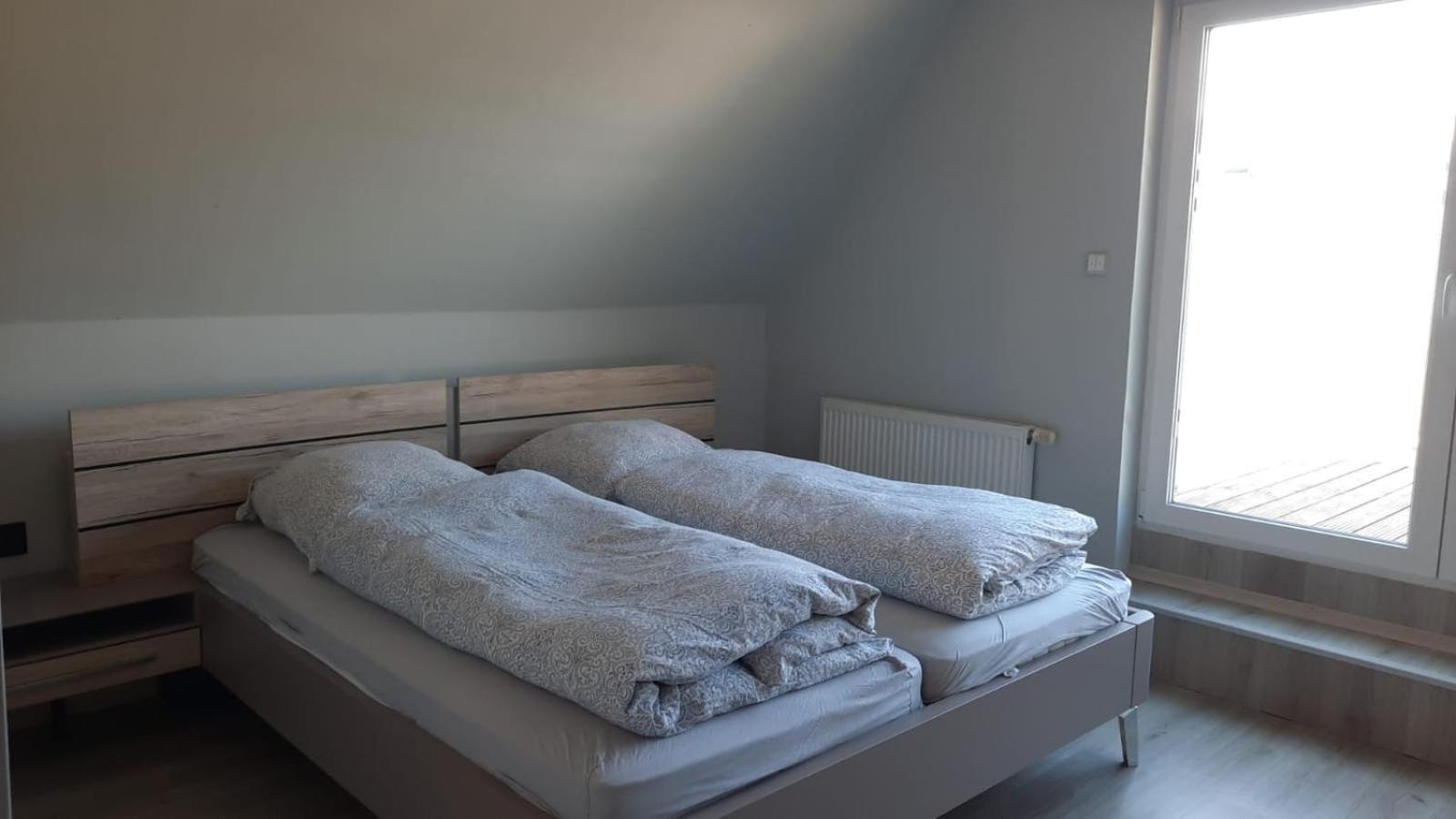 Ferienwohnung Mittelpunkt Schortens Esterno foto